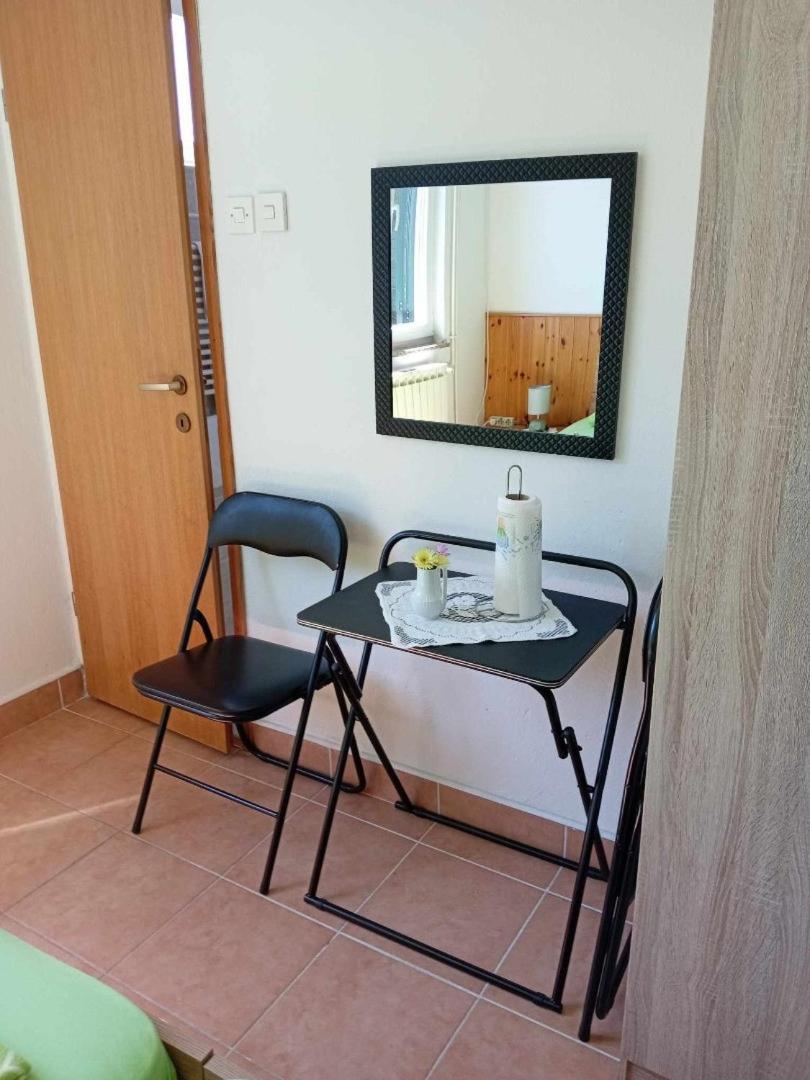 Apartments And Rooms By The Sea Martinscica, Cres - 23980 Стая снимка