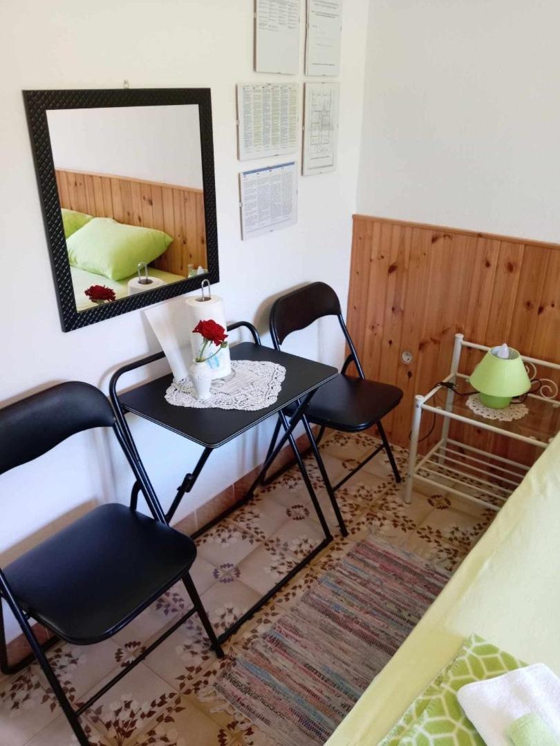 Apartments And Rooms By The Sea Martinscica, Cres - 23980 Стая снимка