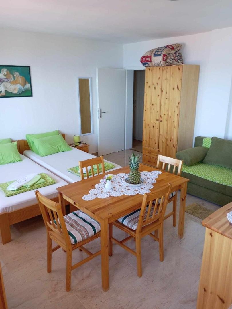 Apartments And Rooms By The Sea Martinscica, Cres - 23980 Стая снимка