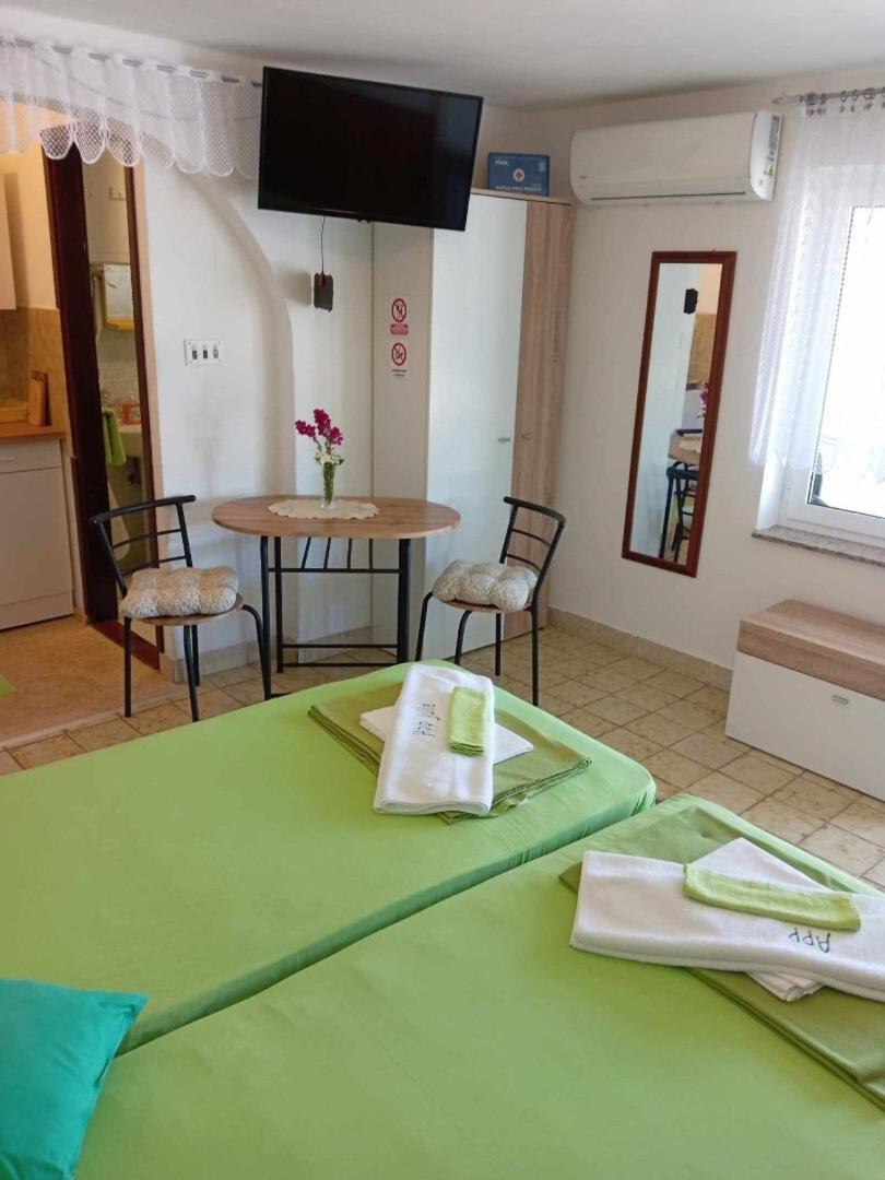 Apartments And Rooms By The Sea Martinscica, Cres - 23980 Стая снимка
