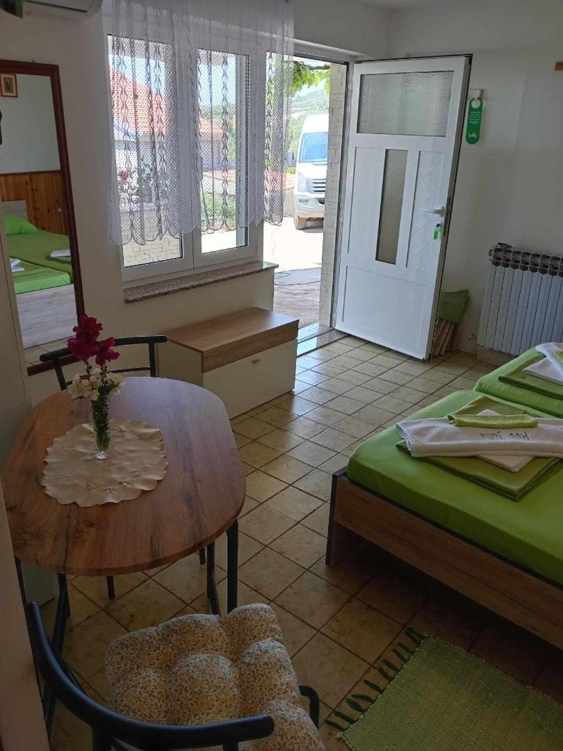 Apartments And Rooms By The Sea Martinscica, Cres - 23980 Стая снимка