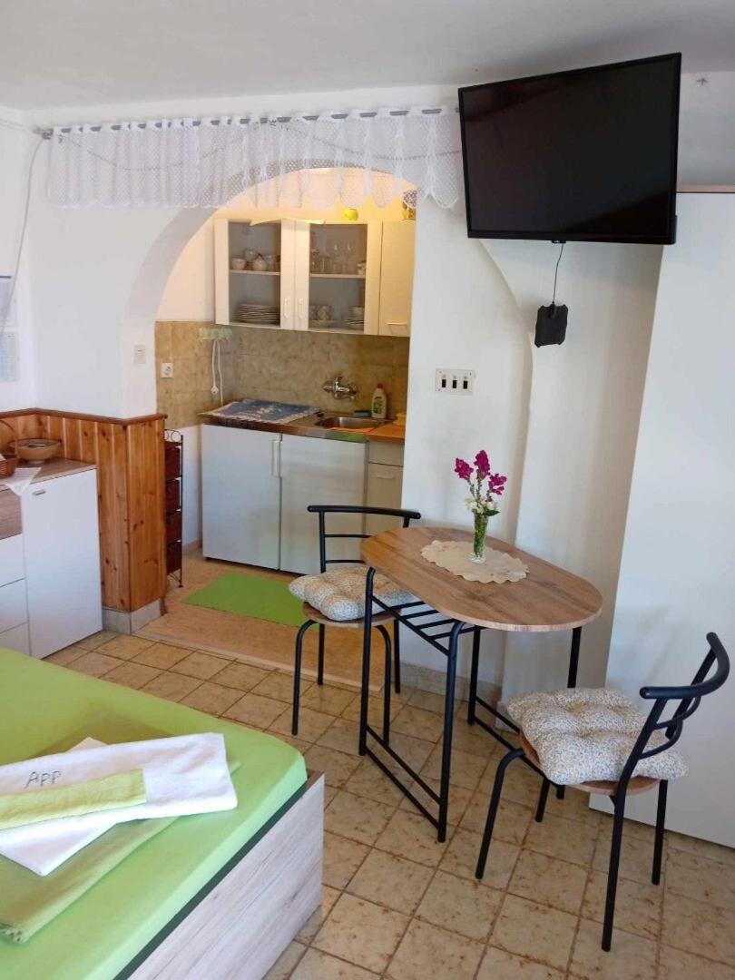 Apartments And Rooms By The Sea Martinscica, Cres - 23980 Екстериор снимка