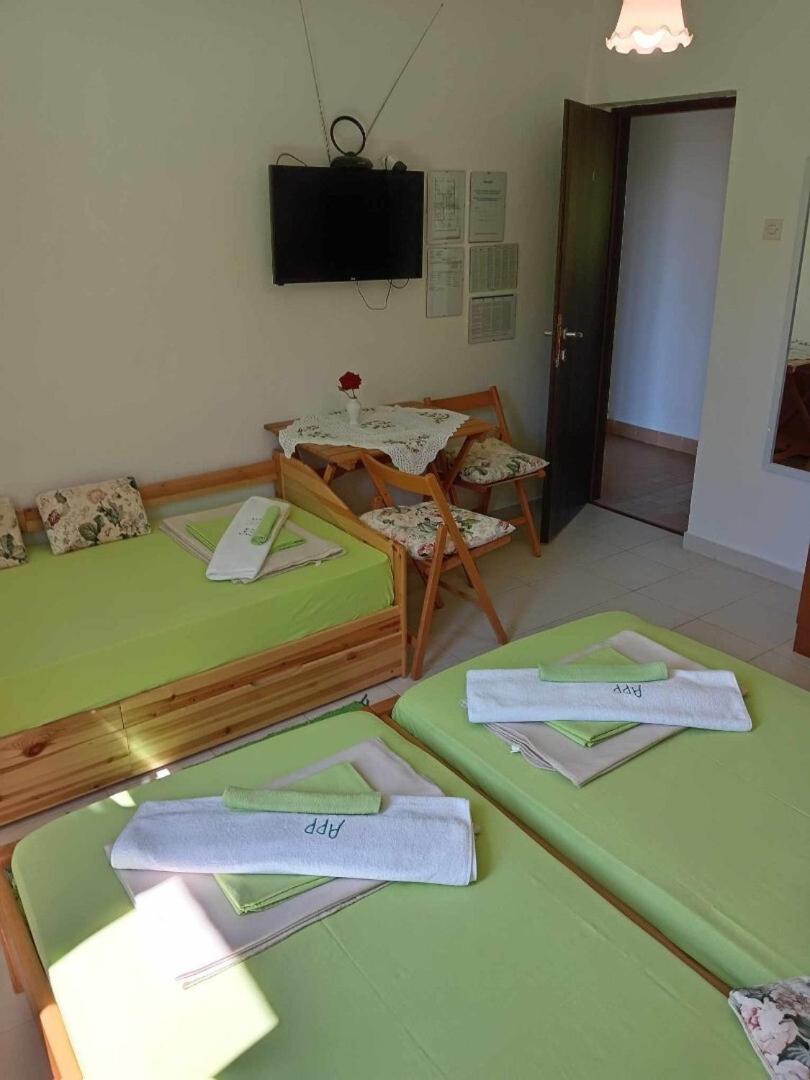 Apartments And Rooms By The Sea Martinscica, Cres - 23980 Екстериор снимка